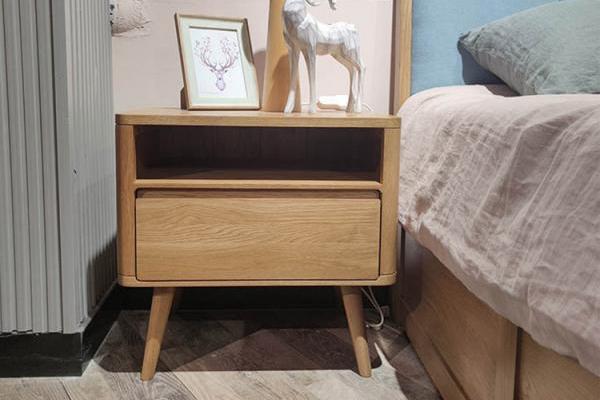 Meja bedside chunky Oak bakal dadi populer ing antarane wong